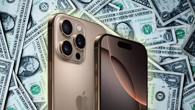 <b>Analiză Reuters - Tarifele impuse de Trump ar putea lovi dur Apple; iPhone 16 Pro Max ar putea costa în jur de 2300 de dolari în SUA</b>Bănuiesc că ați aflat deja de noua decizie SUA, Donald Trump anunțând tarife comerciale pentru produse importate din multe regiuni de pe glob. Ei bine, dacă aceste tarife vor intra în vigoare așa cum sunt anunțate, Apple ar trebui să crească prețurile