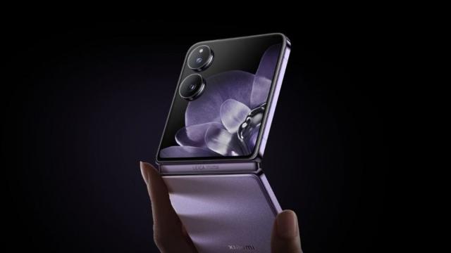 <b>Xiaomi MIX Flip 2 mai aproape debut; Pliabilul a primit certificarea 3C în China</b>Xiaomi lucrează la un nou telefon pliabil. E vorba despre un model cu clapetă de această dată, succesor direct pentru MIX Flip. Informații cu privire la acesta au mai ajuns pe web în trecut, dar recent telefonul a primit certificarea 3C în China