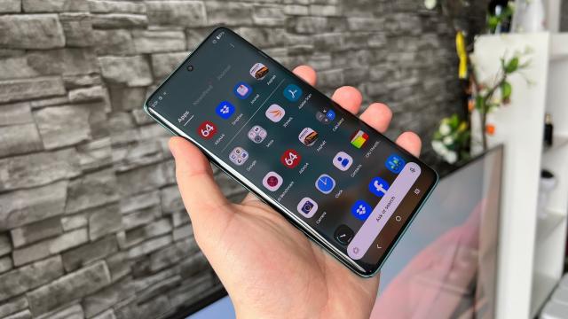 <b>Motorola edge 60 fusion: Performanță la nivelul predecesorului, cu o schimbare de la Snapdragon la MediaTek fără upgrade-uri notabile</b>Motorola edge 60 Fusion vine echipat cu procesor MediaTek Dimensity 7300 la bord, un cipset pe 4nm cu 4x nuclee de performanță Cortex-A78 de 2.5 GHz și 4x nuclee Cortex-A55 de 2.0 GHz. Avem GPU Mali-G615 MC2 iar configurația 