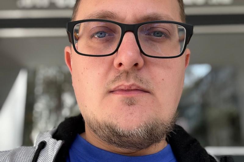 iPhone 16e - Mostre selfie portrait: IMG_E0252.jpg