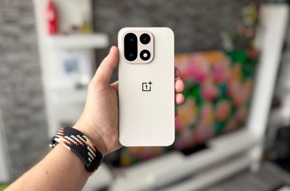 OnePlus 15 - Fotografii Hands-On: OnePlus-15-Design_ (30).jpg