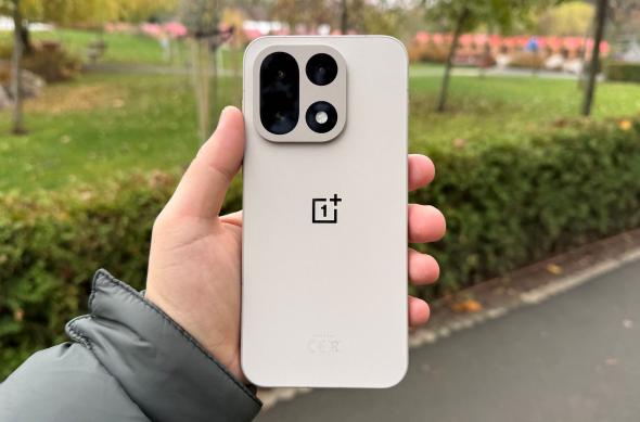 OnePlus 15 - Fotografii Hands-On: OnePlus-15-Design_ (10).jpg