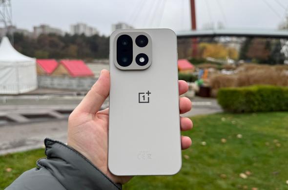 OnePlus 15 - Fotografii Hands-On: OnePlus-15-Design_ (15).jpg
