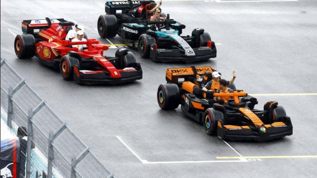 <b>Ferrari-ul făcut din LEGO a ajuns la Bucureşti; Unde vezi monopostul de Formula 1, de 1.5 tone?</b>Pe 8 noiembrie a sosit la Bucureşti ceva special pentru iubitorii de Formula 1. E vorba despre un monopost F1 Ferrari din... LEGO. Este un model la scară, care se poate admira la Băneasa Shopping City, între 8 şi 30 noiembrie 2025

