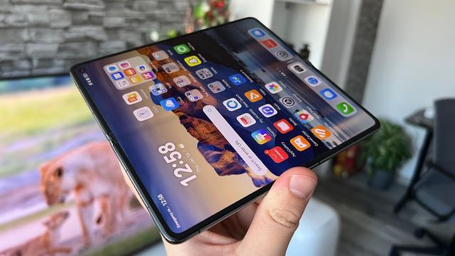 <b>Huawei domină detașat piața pliabilelor în China! Honor și Samsung completează topul</b>Conform celui mai recent raport IDC, Huawei reușește să se mențină în topul pliabilelor în China, cu o cotă impresionantă de 68.9%. Vorbim despre perioada ianuarie - septembrie 2025 în acest caz. De remarcat că e o diferența serioasă între locul 1