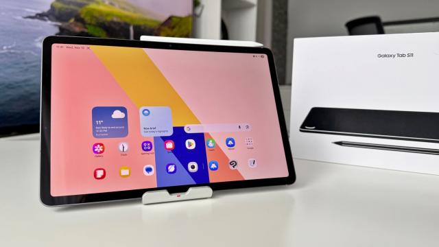 <b>Samsung Galaxy Tab S11: Hardware cu schimbări de cipset de la predecesorul Tab S9, baterie la fel </b>Cum anul trecut nu a existat un Galaxy Tab S10, o să mă uit peste ce avea de oferit Tab S9 în comparația cu noul model Galaxy Tab S11 pe care îl testez în aceste zile. Sunt tablete lansate la 2 ani distanță și ne-am lămurit deja