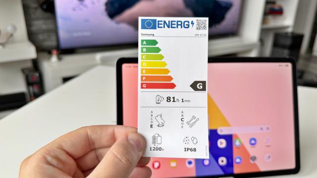 <b>Samsung Galaxy Tab S11: Baterie neschimbată de la Tab S9, dar bună pentru un zbor lung la video</b>Au trecut 2 ani de la Galaxy Tab S9 și avem în față un Galaxy Tab S11 cu aceeași baterie de 8400 mAh și cu alimentare la 45W pe fir, dar cu un procesor diferit. Sunt curios de cum se schimbă la capitolul eficiență energetică 