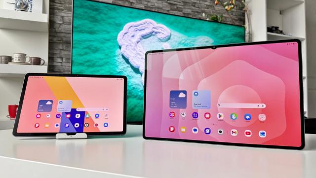 <b>Samsung Galaxy Tab S11 Ultra review detaliat în limba română (evaluare Mobilissimo)</b>E un televizor? E un laptop? Nu, e noua tabletă Samsung Galaxy S11 Ultra și știu că dimensiunile sale sunt copleșitoare și așa am simțit și eu doar văzând cutia atunci când mi-a ajuns acest dispozitiv. Calcă pe urmele unui S10 