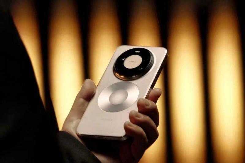 HUAWEI Mate 80 - Randări oficiale: Huawei-MAte-80-Pro-Max-Design-1.jpg