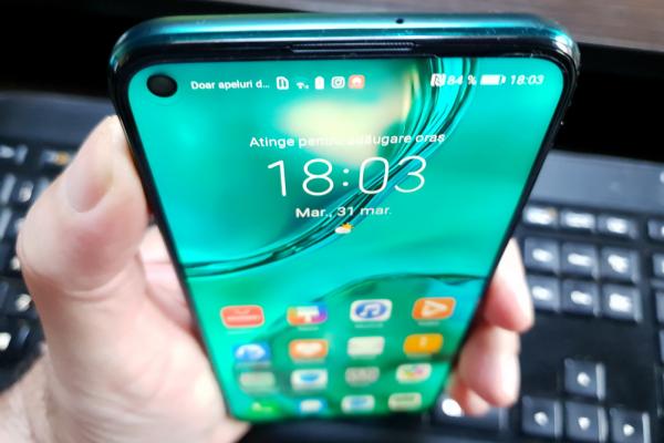 Huawei P40 Lite: OS, UI curate şi aerisite, cu gesturi de navigare cu swipe, extra aplicaţii