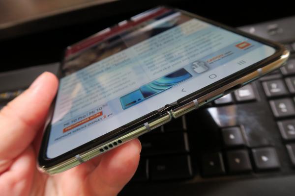 Samsung Galaxy Fold: Acustică bine echilibrată, cu stereo capabil