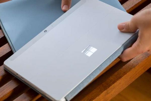 Microsoft Surface Go 2 (Wi-Fi) - Fotografii oficiale
