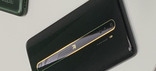 Un smartphone Realme încă nelansat apare în fotografii și ne prezintă un design proaspăt pentru brand; Ar fi Realme X3 SuperZoom