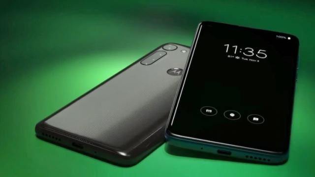 <b>Preț și disponibilitate Motorola Moto G8 Power în România</b>Prima săptămână a lunii februarie marca și lansarea lui Motorola Moto G8 Power, un telefon care după cum și denumirea sa dă de înțeles - vine cu o baterie mare la pachet. Aflam în momentul cu pricina și faptul că Motorola 