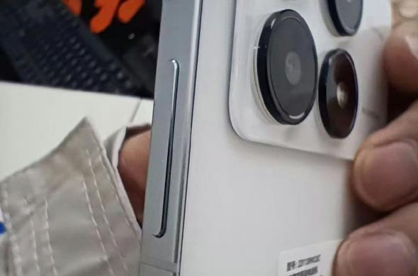 Redmi K70, K70 Pro - Hands-on (Leak): 406143011_10226214191356143_6260988093077104098_n.jpg