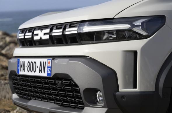 Dacia Duster 3: image-2023-11-29-26718858-0-dacia-duster-3-partea-frontala.jpg