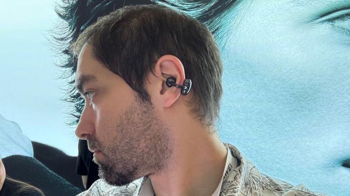 HUAWEI FreeClip Hands-on: Am pus mâna pe cele mai "ciudate" căști wireless in-ear de pe piață (Video)