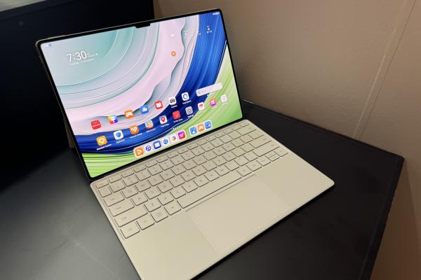 Huawei MatePad Pro 13.2 - Fotografii Hands-on (Dubai)