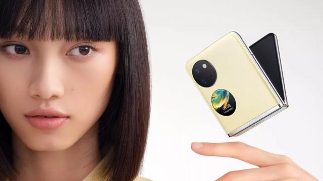 <b>Huawei ar pregăti un smartphone pliabil cu clapetă mai accesibil; Ar debuta sub gama Nova</b>Huawei a adunat în portofoliu multe telefoane pliabile de-a lungul timpului. Anul trecut vedeam chiar un terminal pliabil cu clapetă mai accesibil sub forma modelului Pocket S. Ei bine, pare că producătorul chinez e acum pregătit să lanseze un prim model