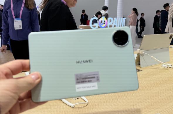 Huawei MatePad Mini - Fotografii hands-on MWC 2026: Photo 02.03.2026, 12 53 17.jpg