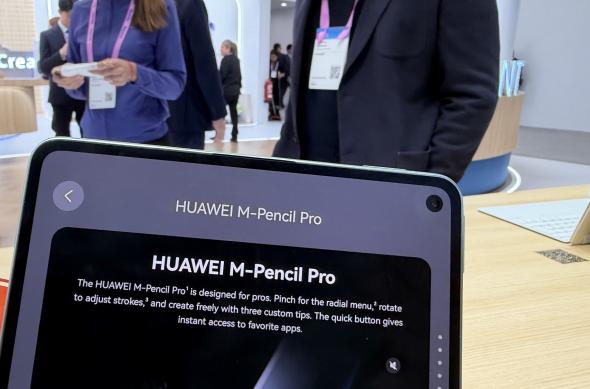 Huawei MatePad Mini - Fotografii hands-on MWC 2026: Photo 02.03.2026, 12 54 00.jpg