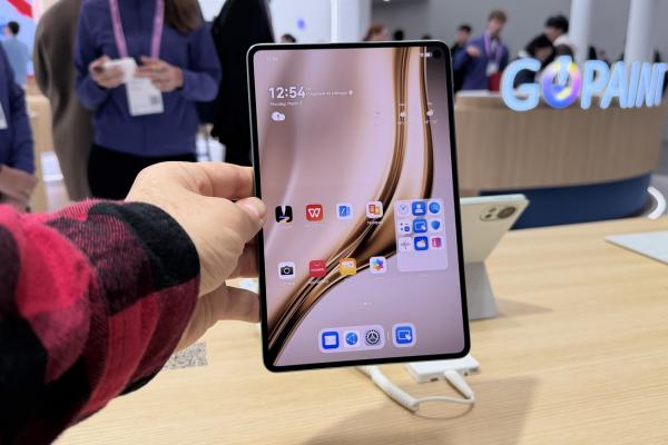 MWC 2026: HUAWEI MatePad Mini hands-on - Tabletă compactă și ușoară, cu display OLED de 8.8 inch
