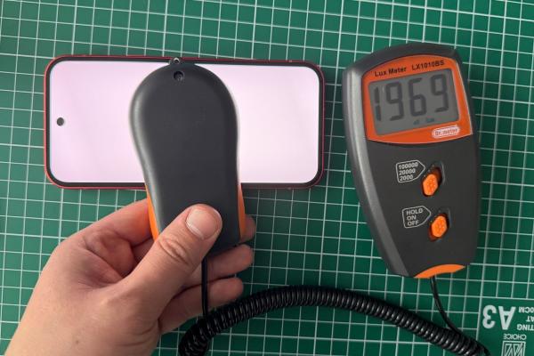 Google Pixel 10a - Test luminozitate