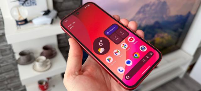 Google Pixel 10a: Cel mai luminos display de mid-range! Din top 10 cele mai luminoase display-uri de telefoane, 7 sunt Pixel