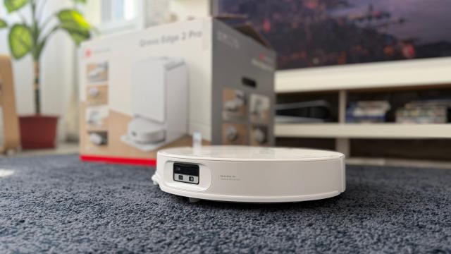 <b>Roborock Qrevo Edge 2 Pro Review: Primăvara începe cu... cele mai curate covoare, meritul unui aspirator robot care pe deasupra și spală eficient, automatizează curățenia</b>Primăvara începe ușor ușor să își intre în drepturi și gata cu leneveala, e momentul pentru curățenia, curățenia de primăvară sau poate chiar de Paște dacă vrei să ai casa pusă la punct de pe acum. În ajutorul meu a venit aspiratorul