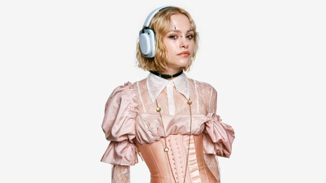 <b>Căşti cu autonomie URIAŞĂ: Nothing Headphone (a) ţin 5 zile cu o încărcare</b>Nothing a dezvăluit şi o pereche de căşti over ear în cadrul evenimentului de debut pentru telefonul Phone (4a). E vorba despre Nothing Headphone (a), care oferă nu mai puţin de 5 zile de autonomie

