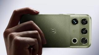 Anunțat oficial: Motorola Signature 27 urcă la Snapdragon 8 Elite Extreme Gen 6 și pune un periscop de 200 MP pe spate