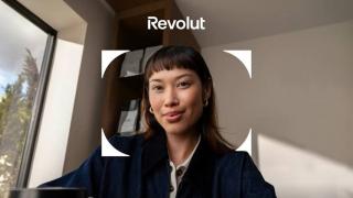 Revolut vrea să scoată și telefonul din ecuație atunci când plătești; Pay with Smile folosește recunoașterea facială direct la terminal