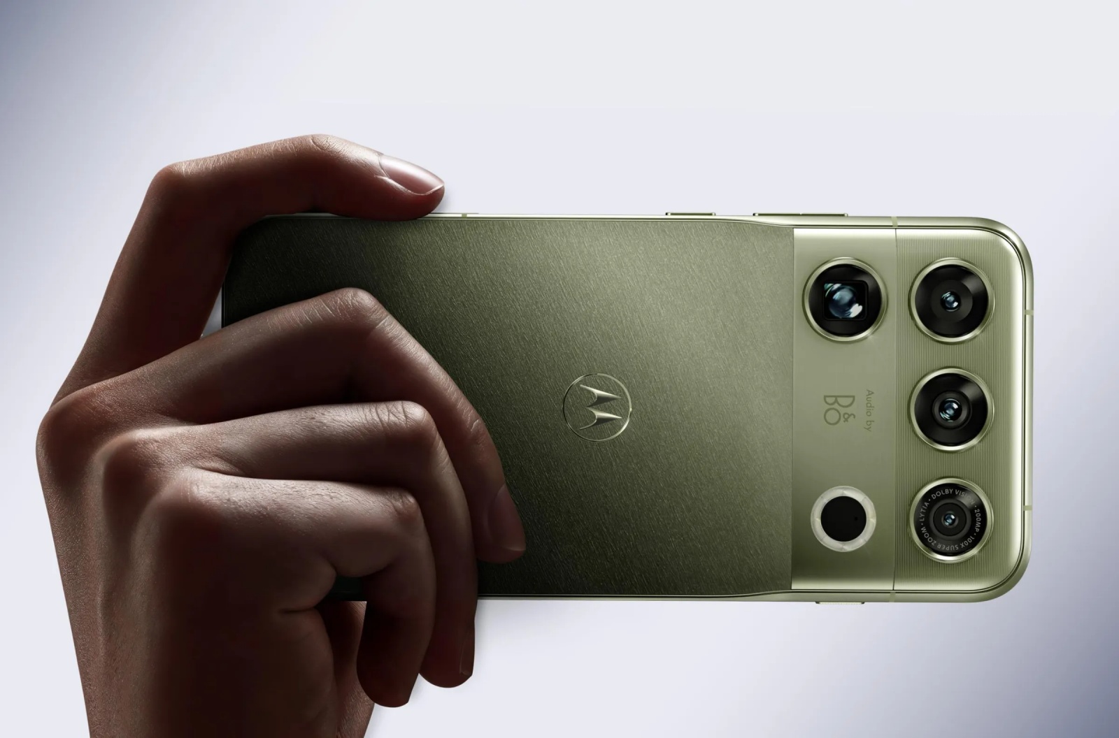 Anunțat oficial: Motorola Signature 27 urcă la Snapdragon 8 Elite Extreme Gen 6 și pune un periscop de 200 MP pe spate