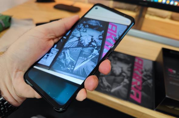 Luminozitate display ROG Phone 5s și ecranul văzut la microscop: ASUS-ROG-Phone-5s_037.jpg