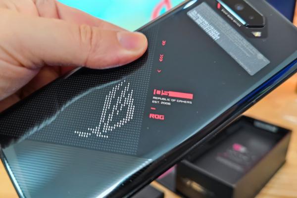 ASUS ROG Phone 5s: Design vizual identic cu cel de la ROG Phone 5