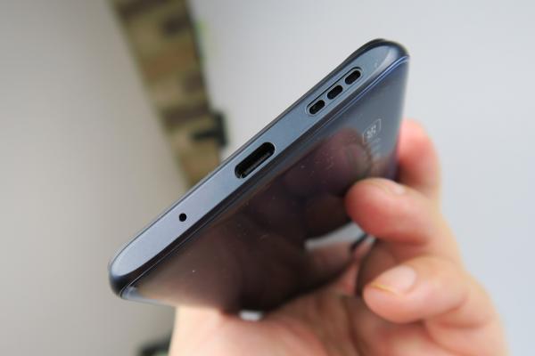 POCO M3 Pro 5G: Baterie care te poate ţine departe de încărcător şi după apus