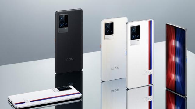 <b>Noua serie vivo iQOO 9 primește certificarea 3C! Atât varianta Vanilla, cât și modelul Pro vor suporta alimentare rapidă la 120W</b>Pe 20 decembrie urmează să debuteze primul smartphone cu noua interfață OriginOS Ocean aplicată peste - vivo iQOO Neo5s. Cu toate acestea, compania pregătește și noile sale flagship-uri din seria iQOO 9. Astăzi ele și-au făcut apariția în baza de date 3C