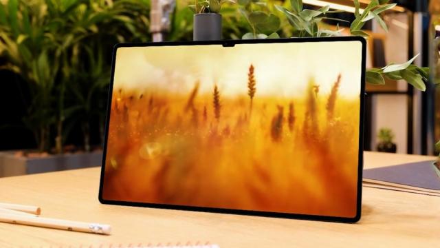 <b>Husele oficiale pentru seria de tablete Galaxy Tab S8 au fost listate de către un retailer din UK; Debutul se apropie</b>Din căte știm, Samsung lucrează și la o nouă generație de tablete flaghip. Seria Galaxy Tab S8 va debuta în 2022 și am putut vedea randări până acum pentru modele precum Galaxy Tab S8, S8+ și S8 Ultra. Un retailer din Marea Britanie a listat pe site-ul