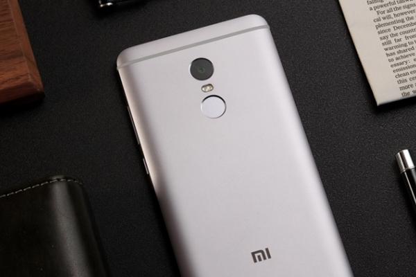 TomTop organizează o campanie de vânzări flash pentru phablet-ul Xiaomi Redmi Note 4! Costă doar 580 lei!