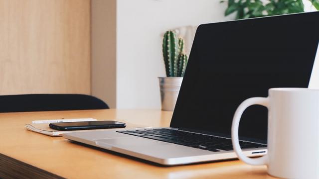 <b>Iată 5 gadget-uri accesibile pentru biroul de acasă! GearBest are în ofertă prize smart, dock-uri de încărcare și multe altele!</b>Pentru că biroul nostru de acasă sau de la serviciu reprezintă locul unde ne petrecem o mare parte din zi ne-am gândit ca astăzi să vă prezentăm 5 gadget-uri accesibile pe care le puteți achiziționa de pe GearBest.com și care promit în primul rând