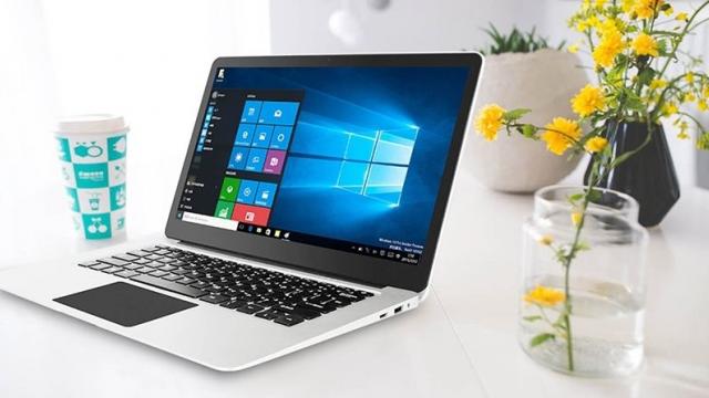 <b>Notebook-ul Jumper Ezbook 3 PRO acum la reducere pe GearBest! Costă 900 lei și vine cu 6 GB RAM, procesor Intel Apollo Lake și Windows 10!</b>O ofertă foarte bună pentru un notebook bine echipat vine astăzi din partea celor de la GearBest.com care listează la vânzare laptop-ul Jumper EZBOOK 3 Pro la suma de doar 900 lei. Acest preț plătit ne aduce un dispozitiv cu display de 13.3 inch