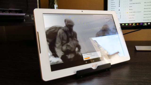 <b>Acer Iconia One 10 (B3-A30) Review</b>Testăm rar tablete, dar o facem temeinic şi alegem terminale interesante, inedite sau pe măsura bugetului oricărui cumpărător. În această din urmă categorie se înscrie şiAcer Iconia One 10 (B3-A30), tabletă cu ecran de 10 inch şi difuzoare duale..