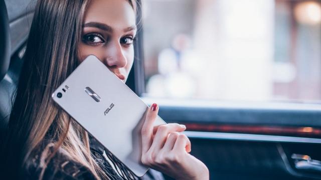 <b>ASUS A006 primește certificarea GCF; s-ar putea dovedi a fi ZenFone V sau ZenFone 4 Ultra</b>Recent, cei de la Global Certification Forum au oferit și certificarea unui smartphone misterios numit ASUS A006. Potrivit datelor ajunse online, este posibil ca acest handset să debuteze în SUA prin intermediul operatorului Verizon Wireless sub 