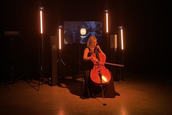 Lansarea seriei de telefoane Xiaomi 12 în magazinele din România este marcată printr-un eveniment local, cu teste foto, artiști și muzică live