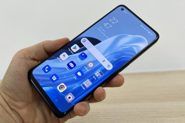 OPPO Reno7 Lite: Display de calitate, viu colorat şi luminos
