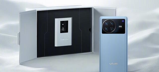 vivo X Note primește o ediție Aerospace ce include la pachet un pandantiv cu meteorit de pe Lună