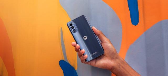 Motorola Moto G82 își face apariția în randări; Telefonul a primit certificarea TENAA și pare gata de debut
