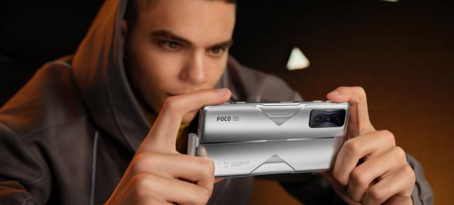 POCO F4 GT a sosit: telefon de gaming de 499 euro, cu butoane trăgaci magnetice, CPU Snapdragon 8 Gen 1