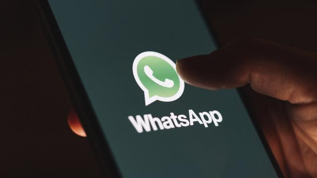 <b>WhatsApp ne mai pregătește ceva nou; Lucrează la un tab "Comunitate" care adună grupurile în același loc, oferind funcții de admin</b>Cei de la WhatsApp ne-au adus o avalanșă de noutăți în ultimul an, iar printre cele mai recente avem funcțiile de mesagerie vocală introduse în aplicația cu același nume. Acum putem da playback unui mesaj vocal în afara chatului