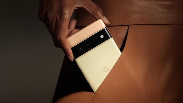 <b>Pixel 6a mai aproape de debut! Telefonul primește certificarea FCC și ar putea fi prezentat în cadrul evenimentului Google I/O 2022</b>Google lansa anul trecut seria de telefoane Pixel 6, compusă momentan din două modele flagship. Cu toate acestea, circulă zvonuri încă de acum câteva luni pe web conform cărora se pregătește și o versiune mai accesibilă sub același lineup